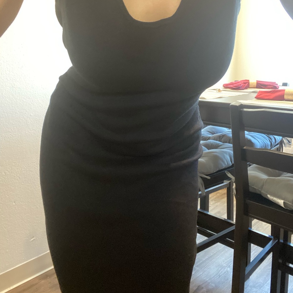 Simple BLACK BODY CON DRESS - Picture 10 of 11